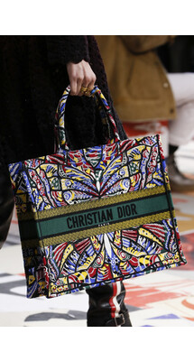 Details Christian Dior , Details Dior Fall 2018 Ready-to-Wear , Детали показа Кристиан Диор , Детали показа Диор осень зима 2018 , Fashion show , неделя моды в Париже , PFW , Мария Грация Кьюри , Mainstyles